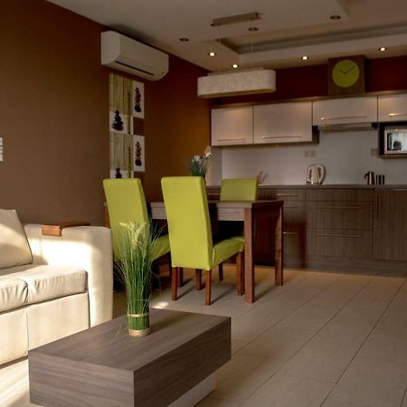 Platina Apartman Apartment Sarvar Bagian luar foto