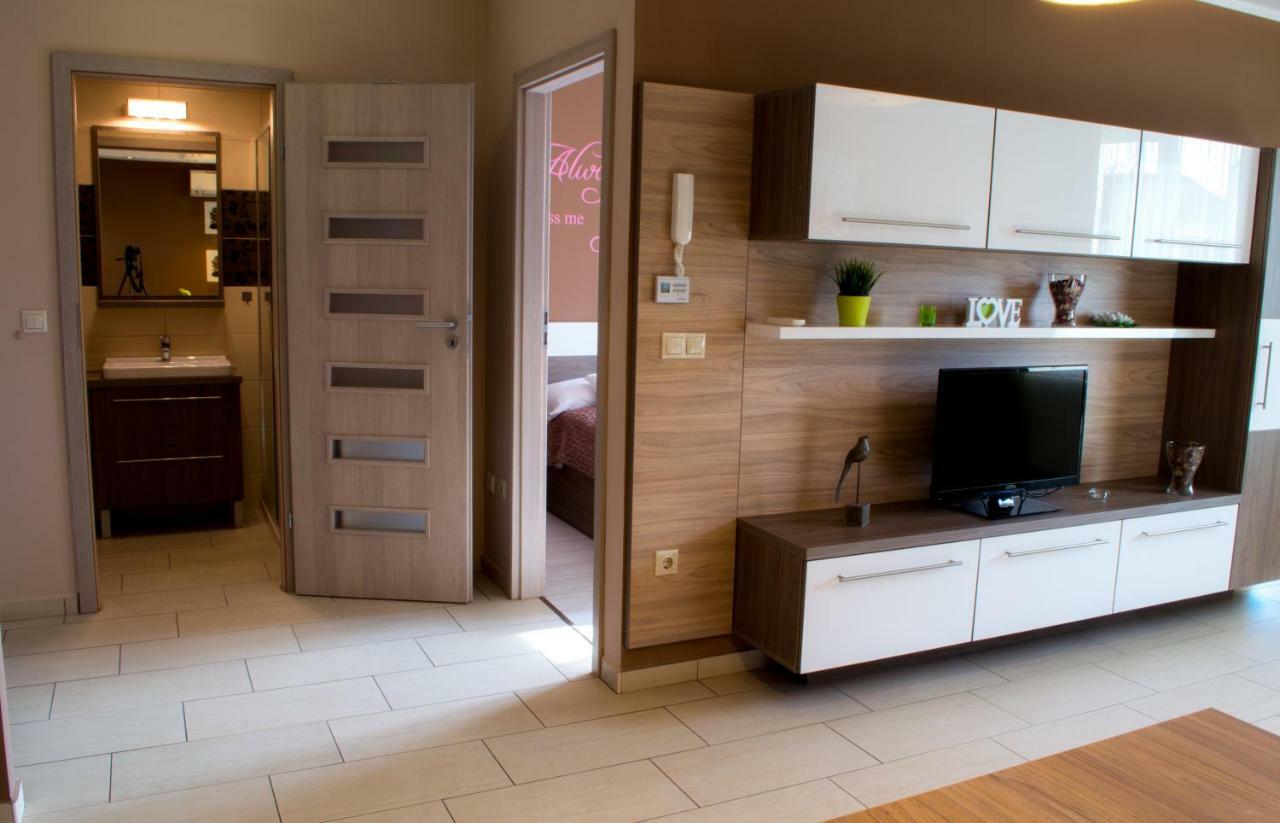Platina Apartman Apartment Sarvar Bagian luar foto