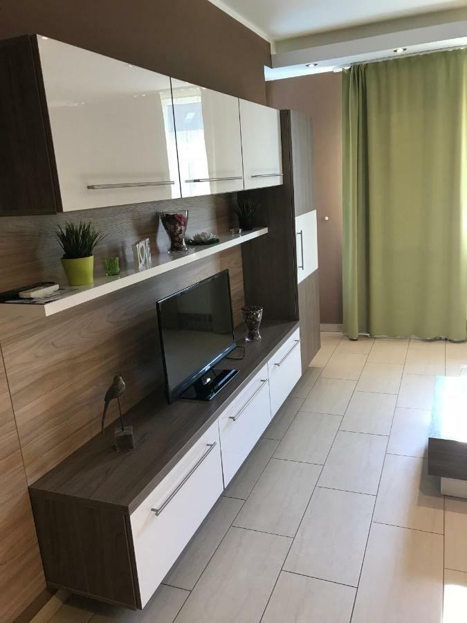Platina Apartman Apartment Sarvar Bagian luar foto