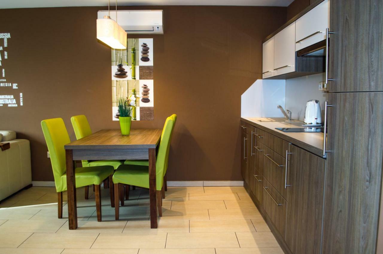 Platina Apartman Apartment Sarvar Bagian luar foto